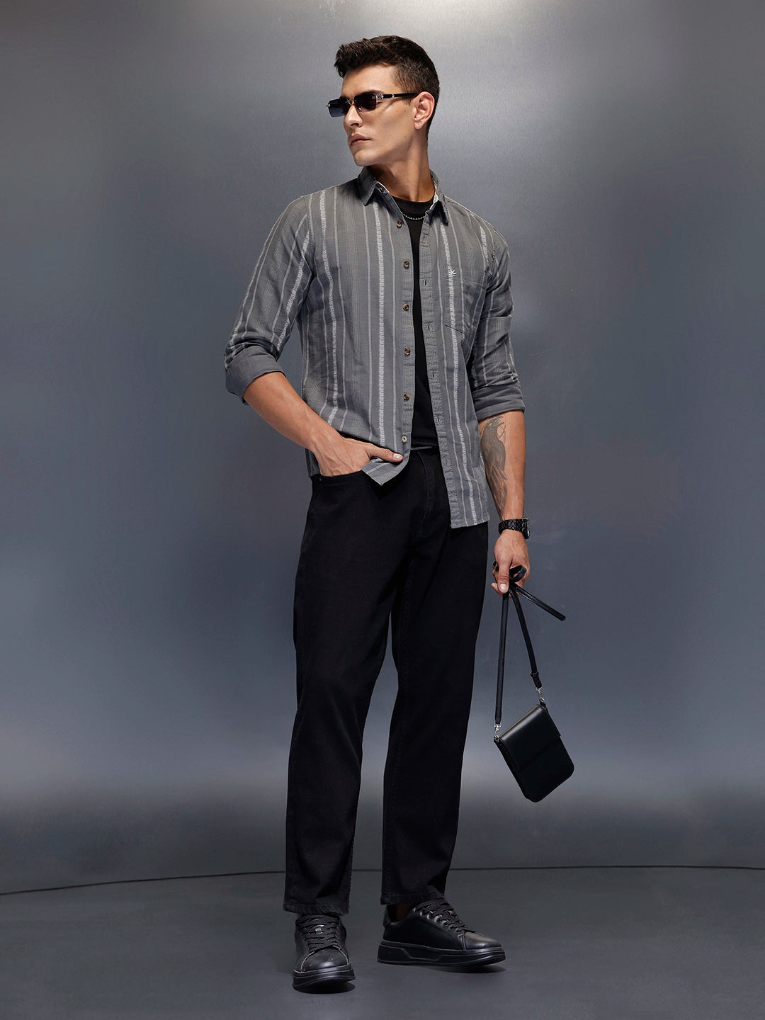 Men's textured vertical striped casual shirt