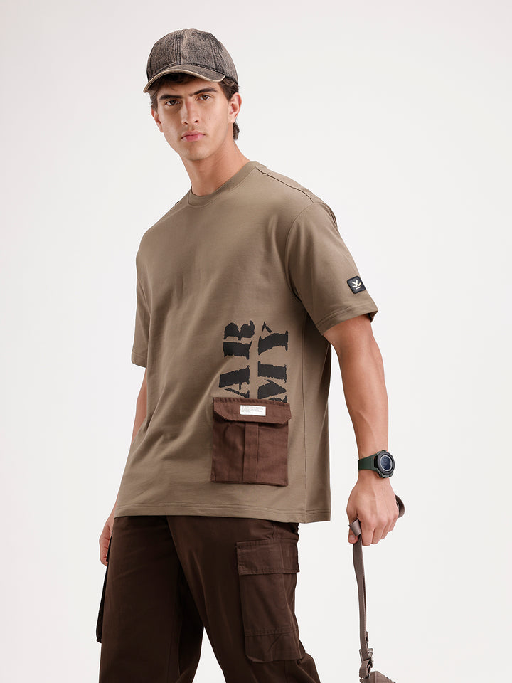Men's contemporary oversized t-shirt with printed accent and flap pocket | Olive