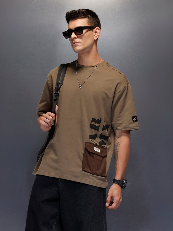 Men's contemporary oversized t-shirt with printed accent and flap pocket | Olive