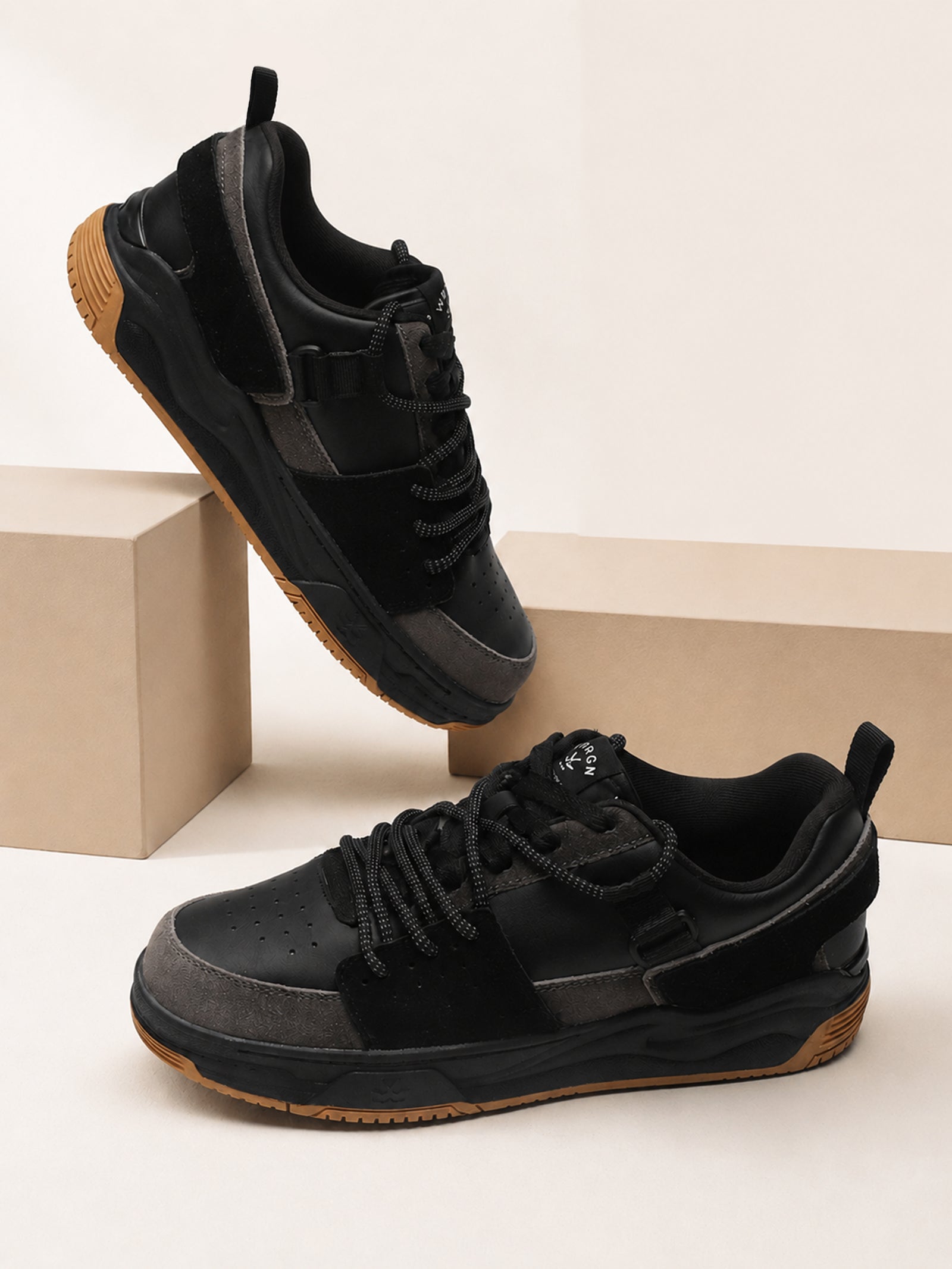 Sneakers | Manhattan Streetline