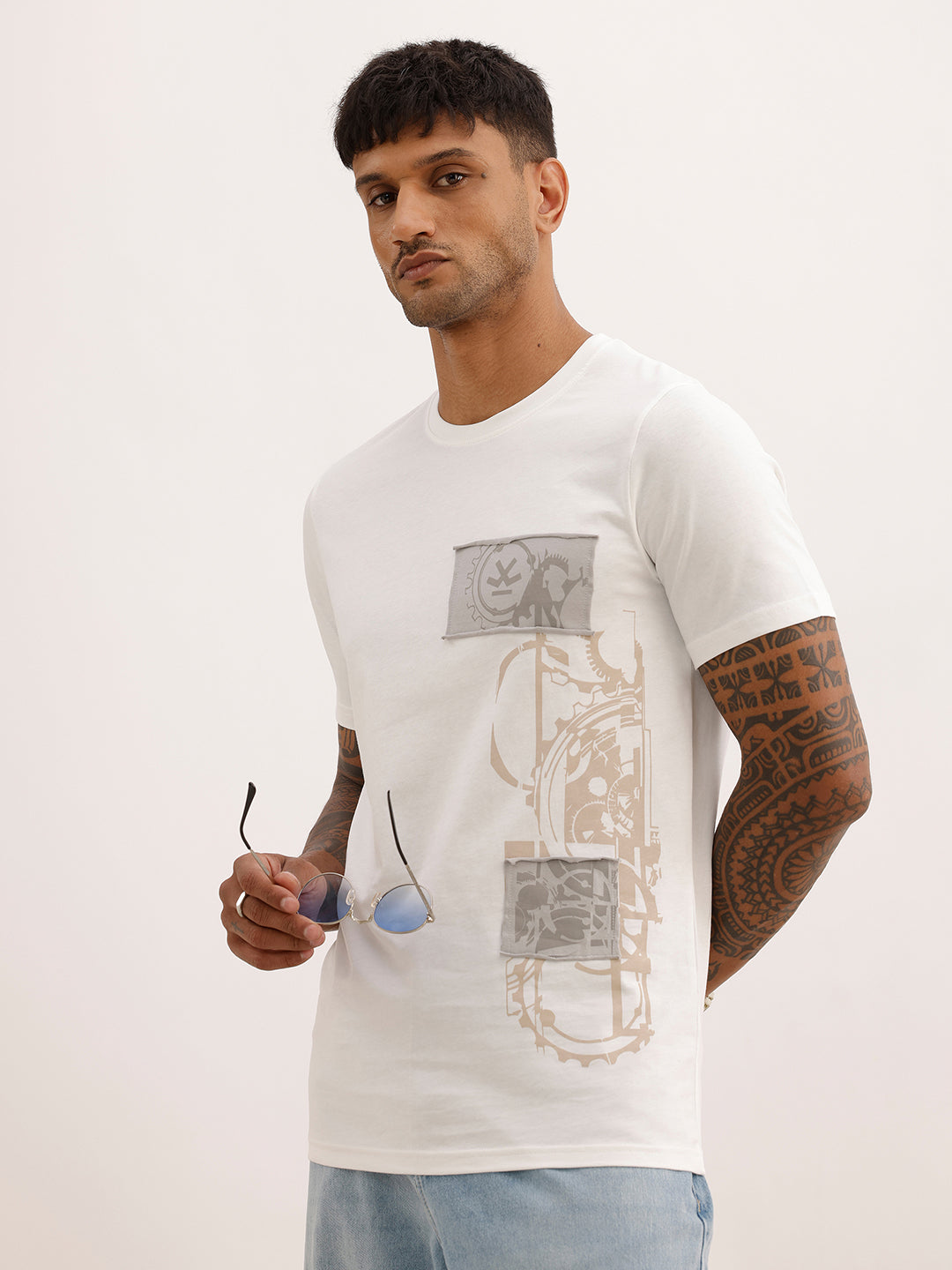 Slim Fit Patch Detail T-Shirt | Off White | WTS02HSSL1583S