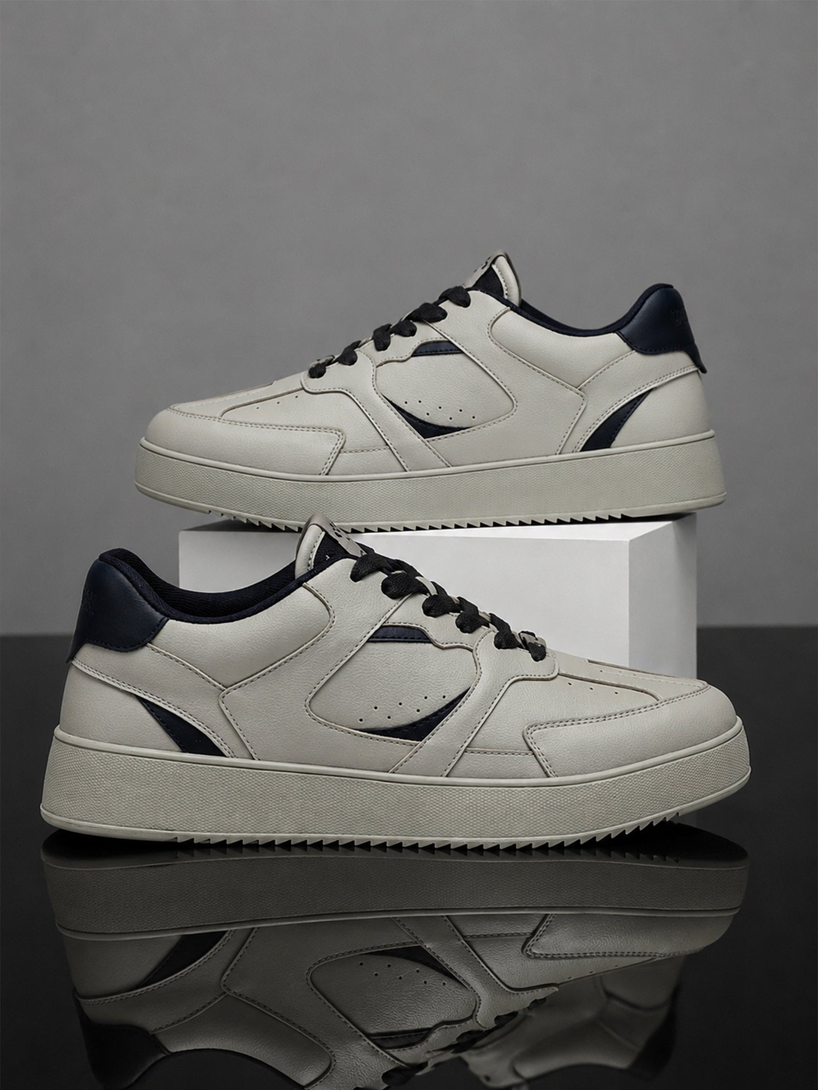 Sneakers | Bramble Noir Ash