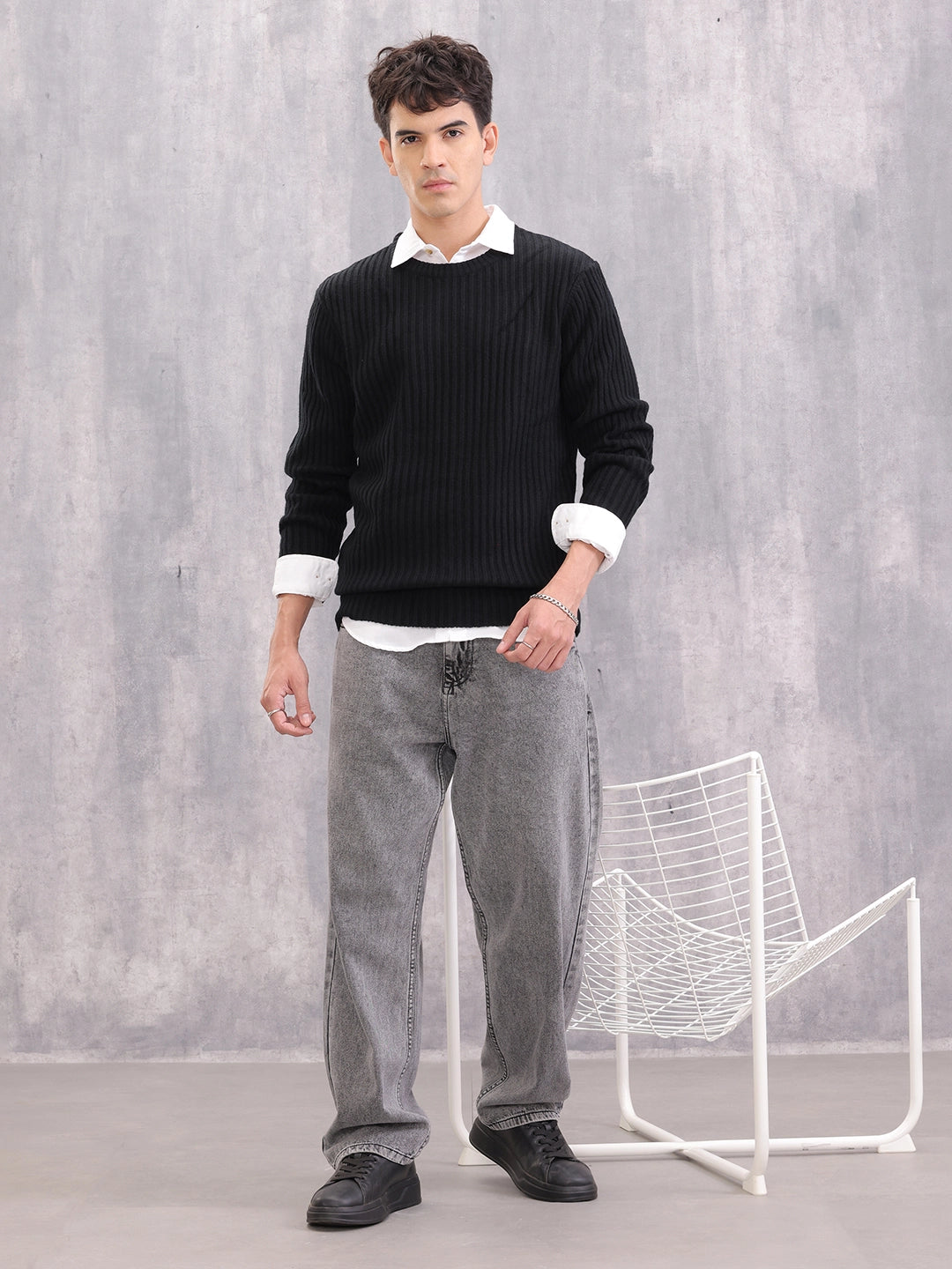 Round Neck Comfort Fit Pullover | Black