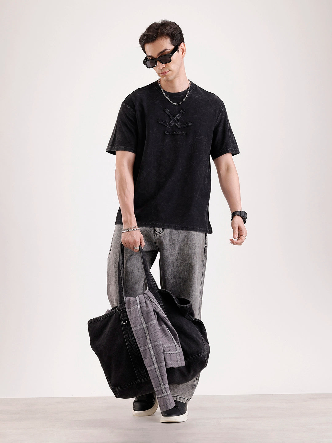 Washed Embroidery Patch T-Shirt   |  Black