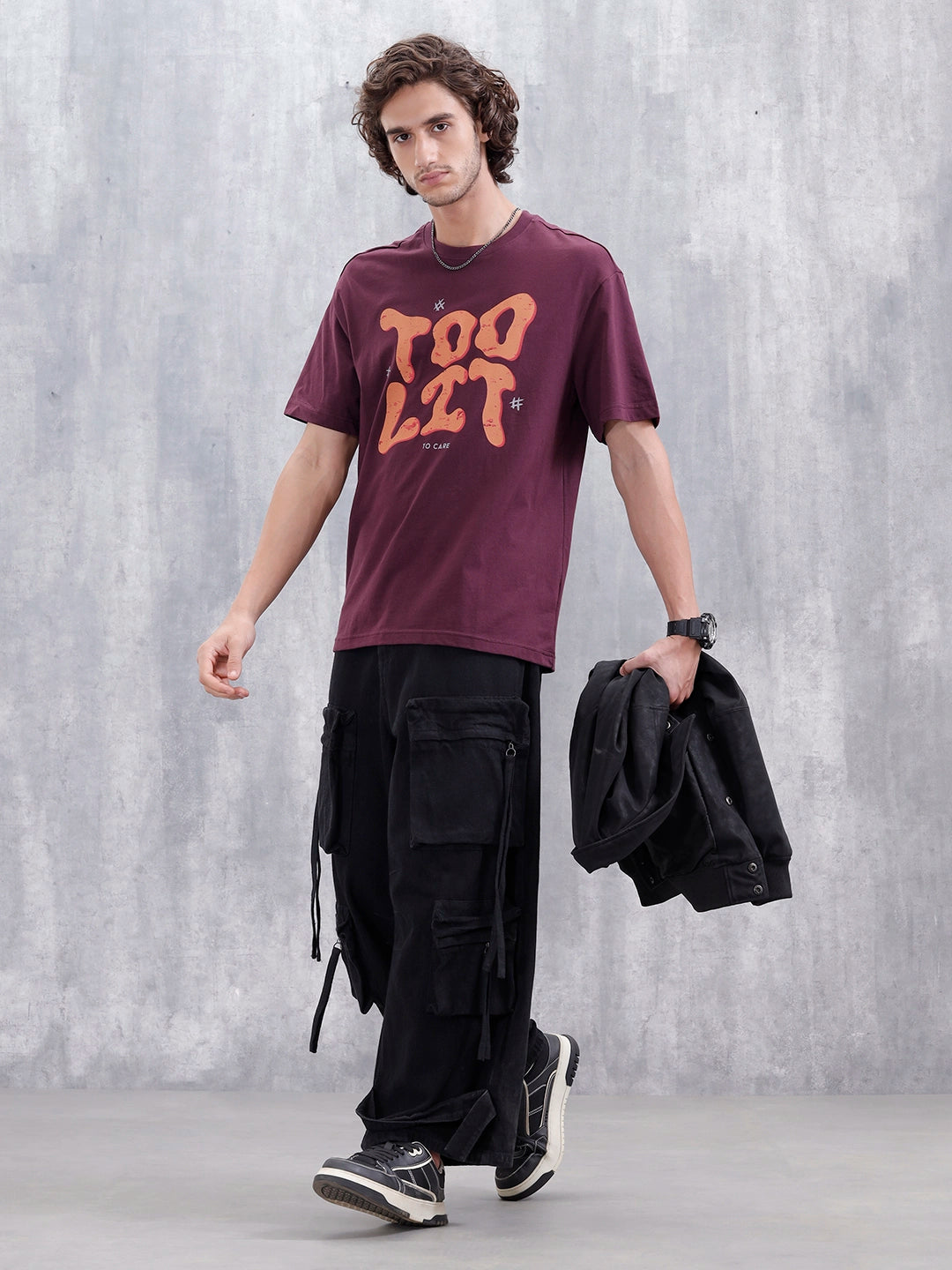 Casual Men Oversized Fit Tee With Graphic | Maroon