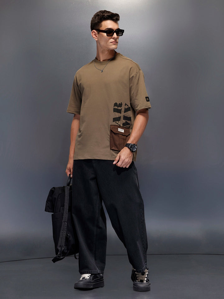 Men's contemporary oversized t-shirt with printed accent and flap pocket | Olive