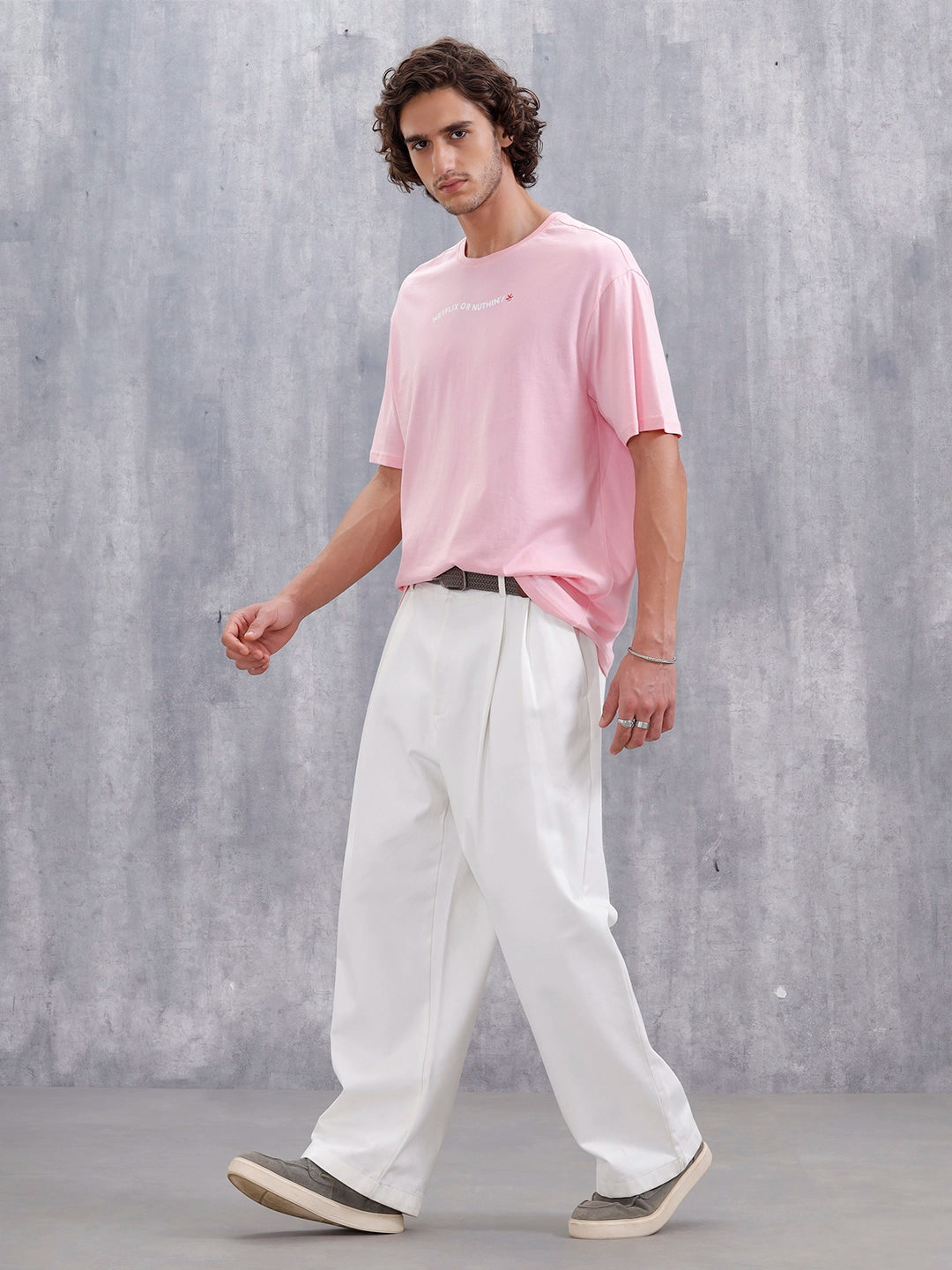 Casual Men’s Oversized T-Shirt Featuring Netflix | Pink