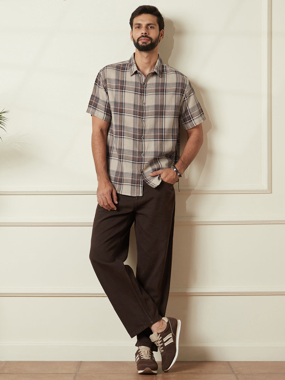 Checked Comfort Fit Shirt in Light Brown