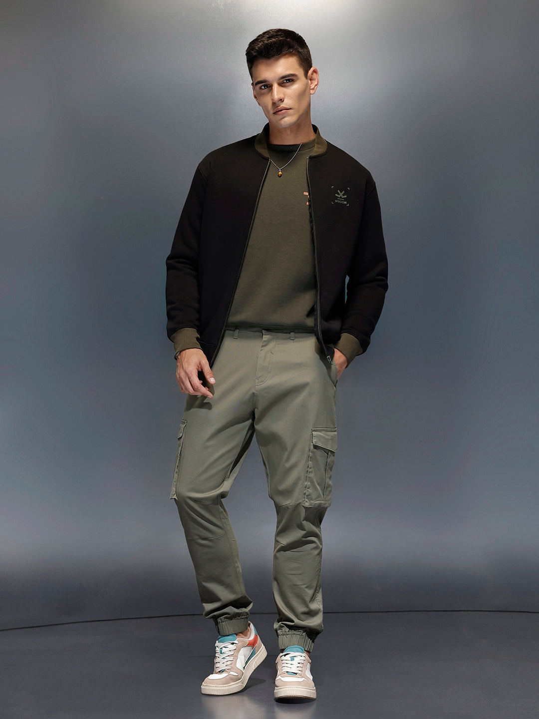 Men's straight fit trouser with cargo pockets | Olive