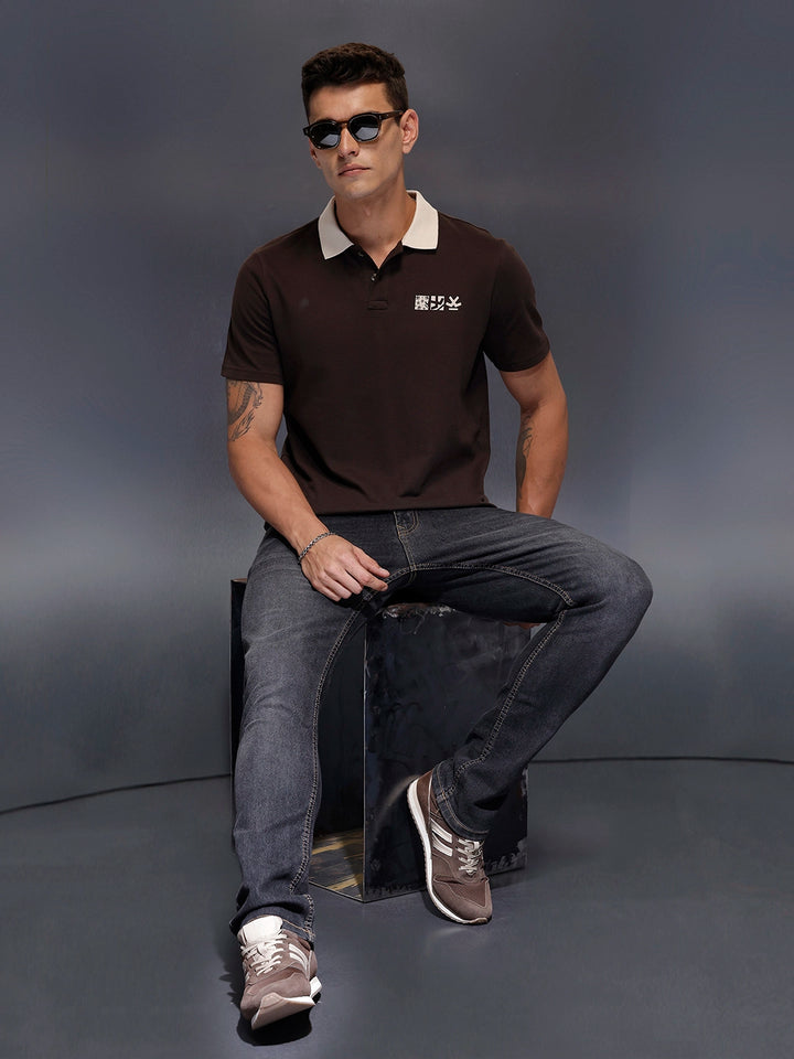 Men's slim-fit polo tee with contrast collar & graphic chest print | Brown