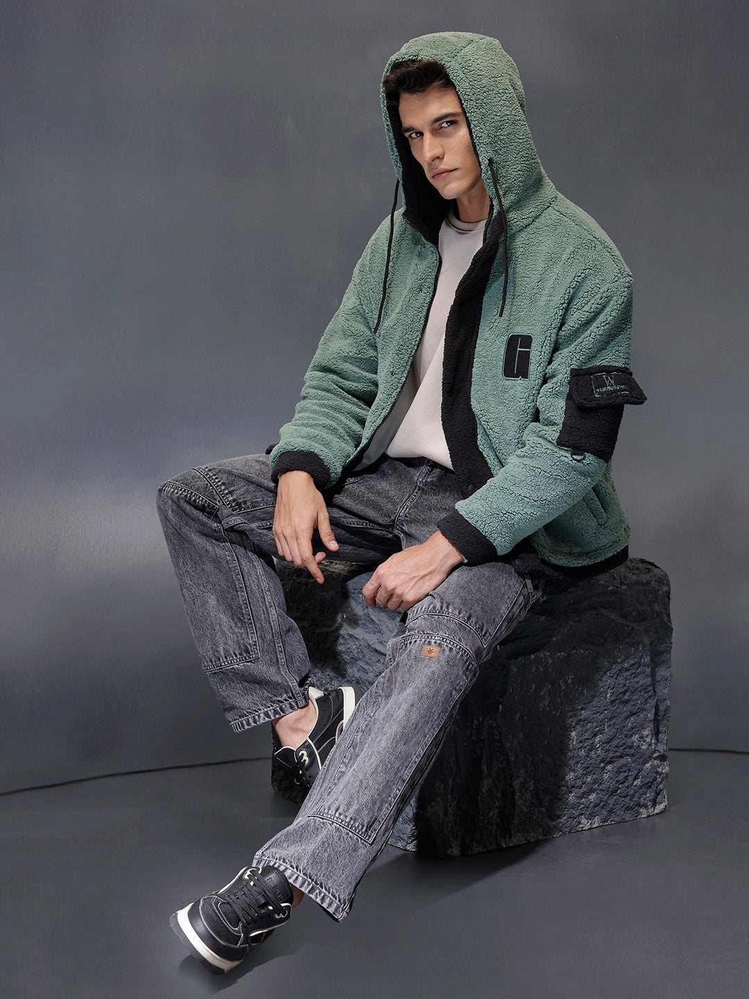 Men's casual jacket with contrast details, utility pocket and hoodie | Green