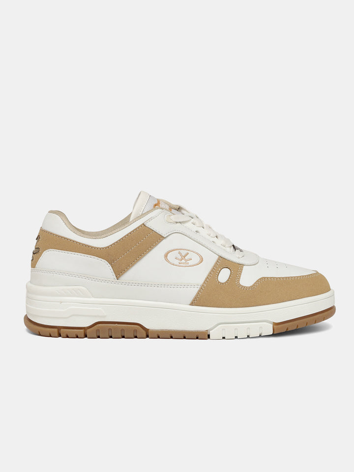 Sneakers  |  Greyhound Tanline