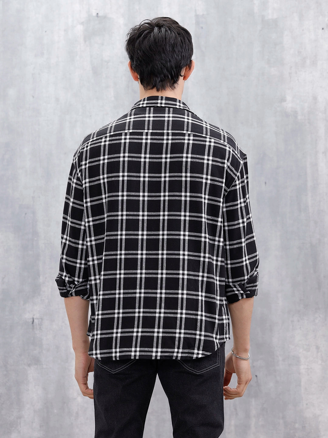 Casual Oversized Fit Checkered Pattern Shirt | Black – Wrogn