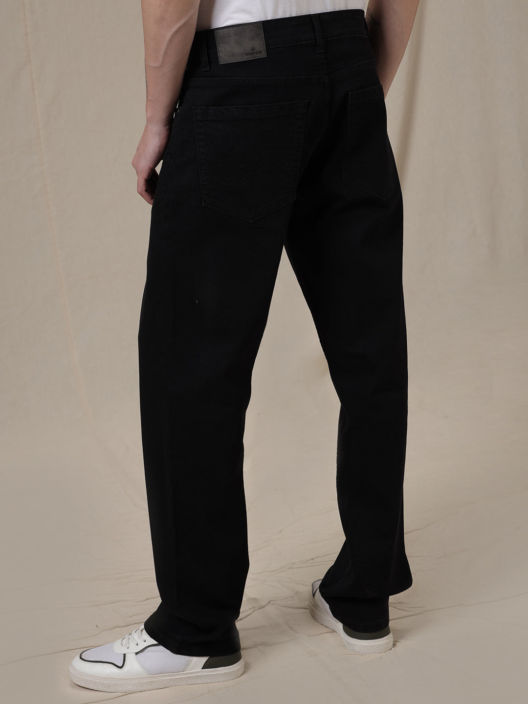 Deep Black Solid Anti Fit Jeans