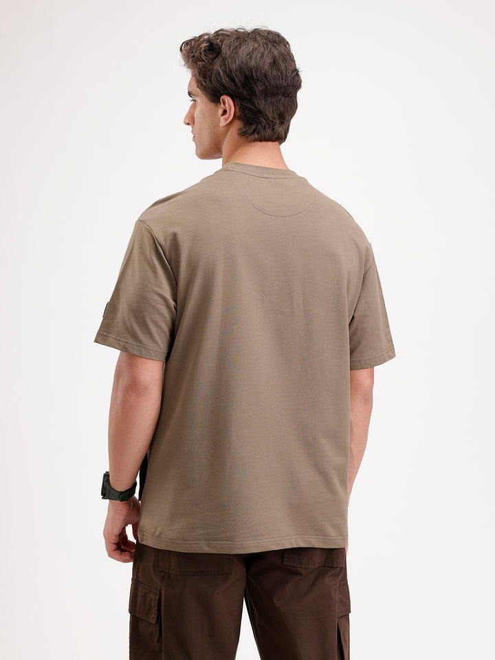 Men's contemporary oversized t-shirt with printed accent and flap pocket | Olive