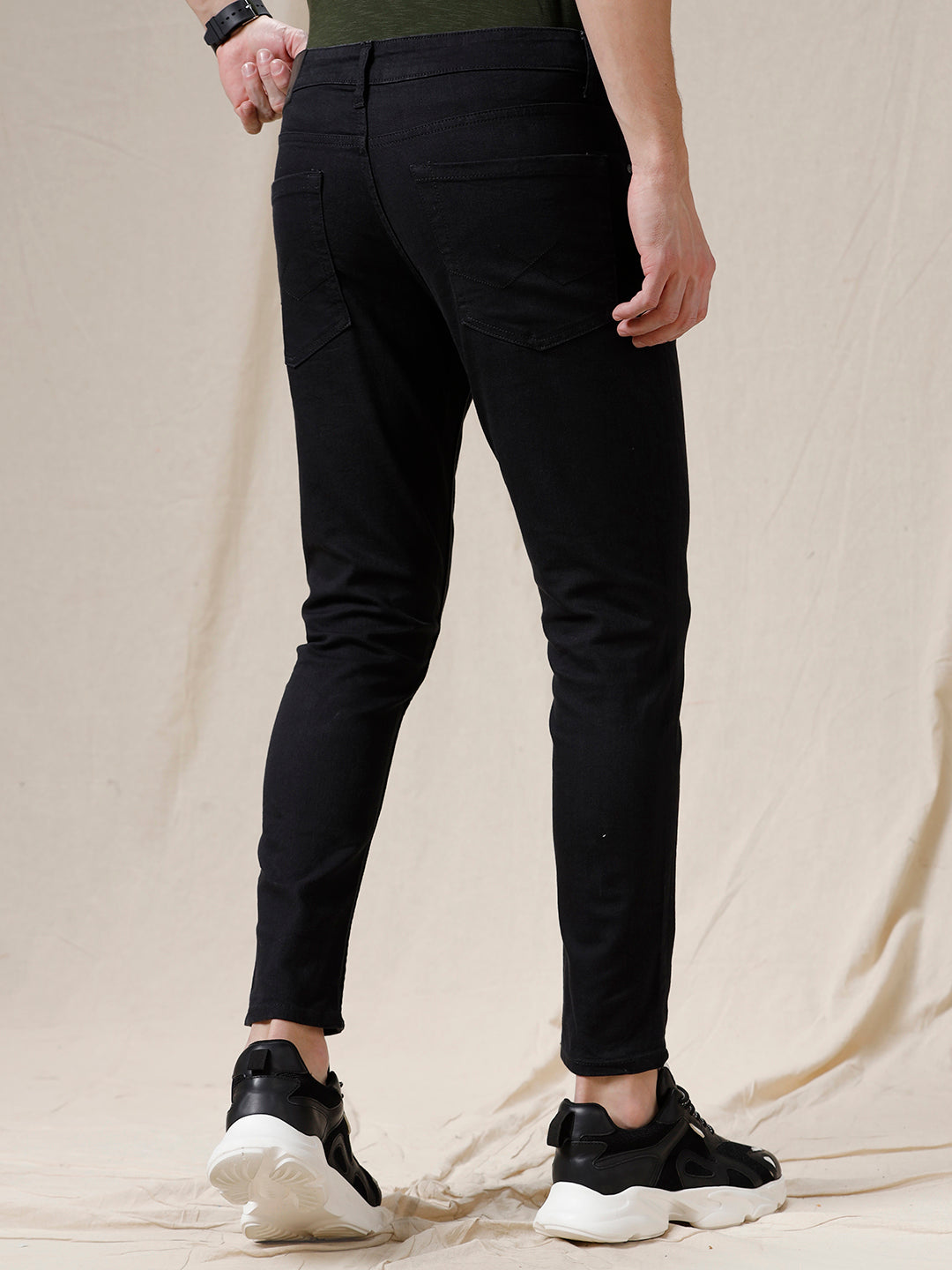 Solid Black Cropped Fit Jeans