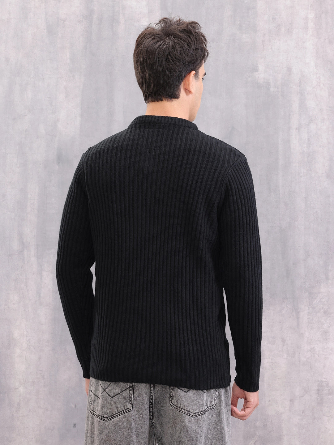 Round Neck Comfort Fit Pullover | Black