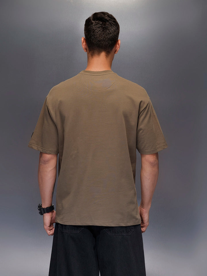 Men's contemporary oversized t-shirt with printed accent and flap pocket | Olive