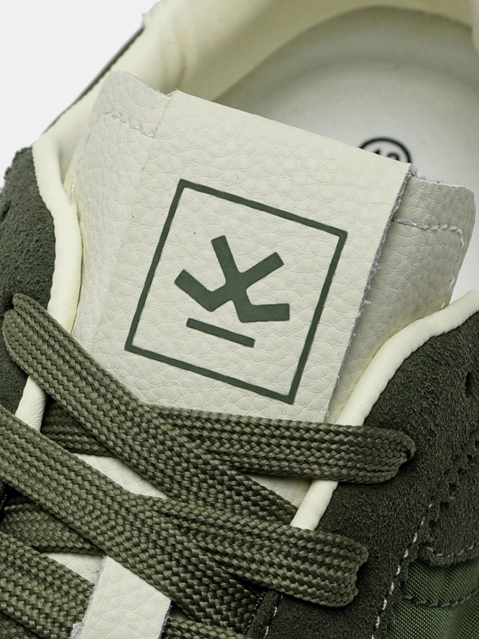 Sneakers | Stinger Basil
