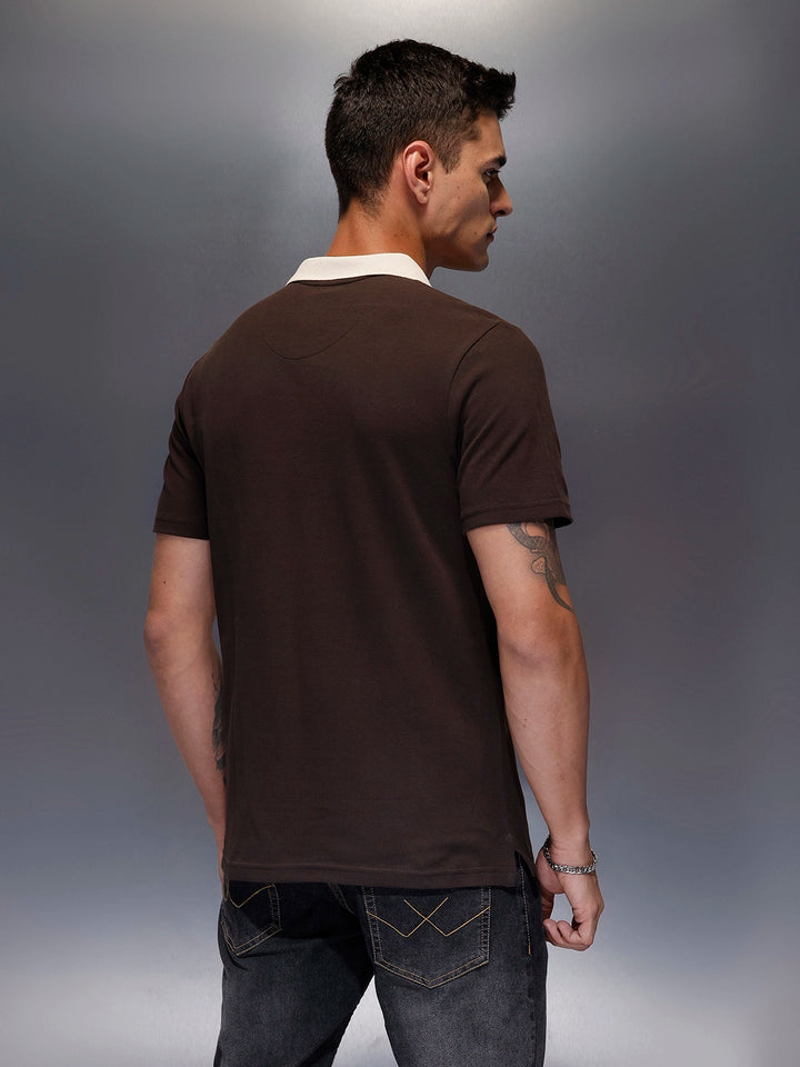 Men's slim-fit polo tee with contrast collar & graphic chest print | Brown