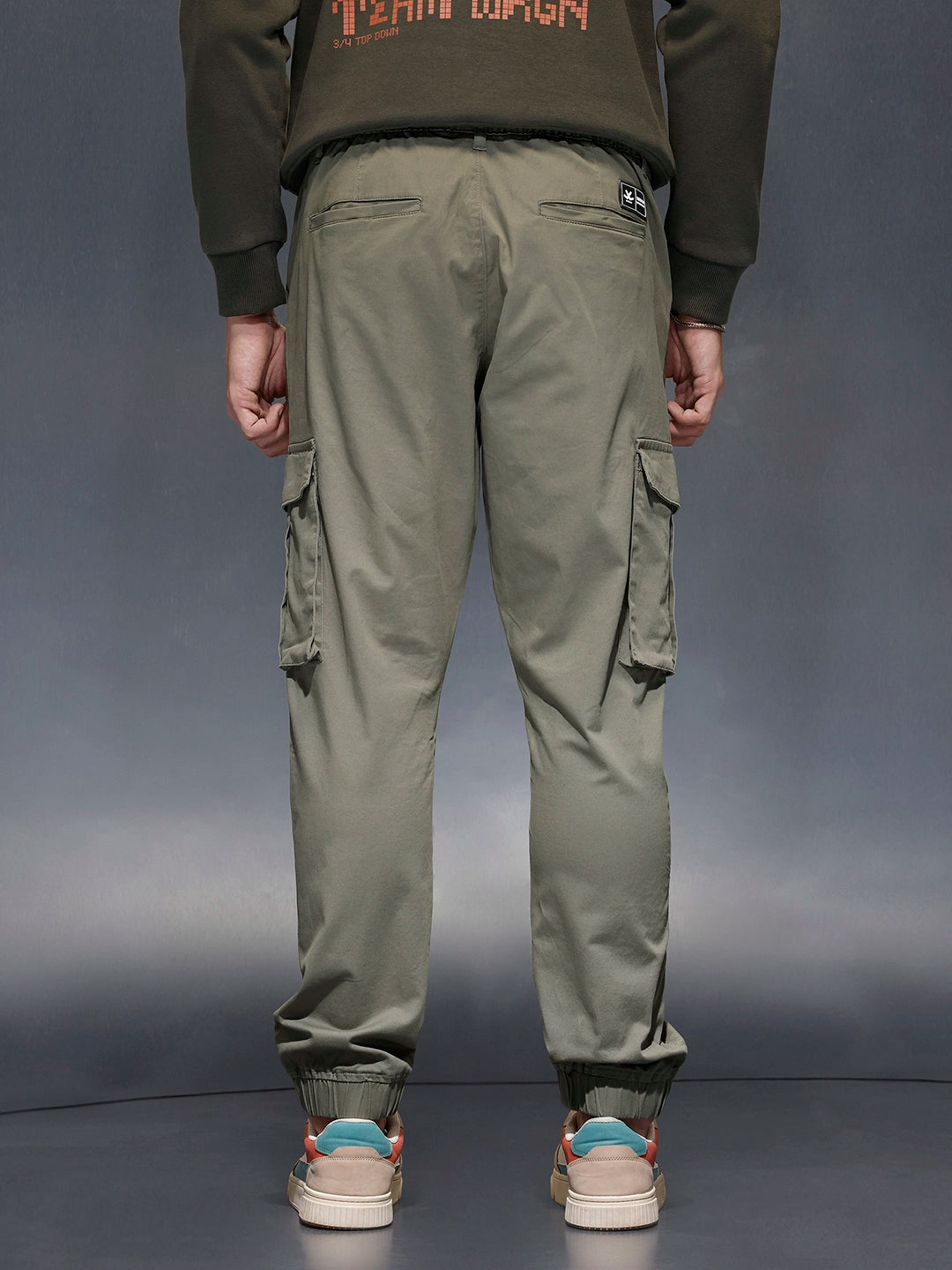 Men's straight fit trouser with cargo pockets | Olive