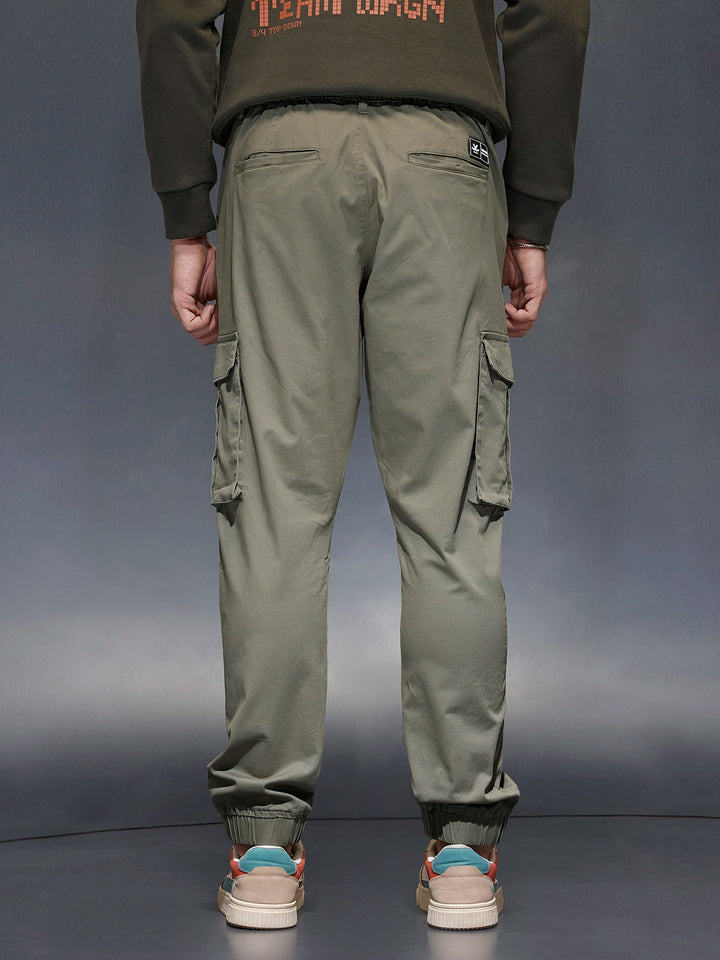 Men's straight fit trouser with cargo pockets | Brown