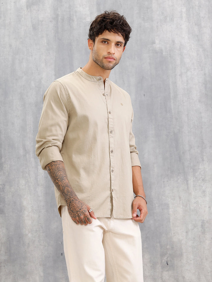 Regular Fit Solid Mandarine Collar Shirt I Beige