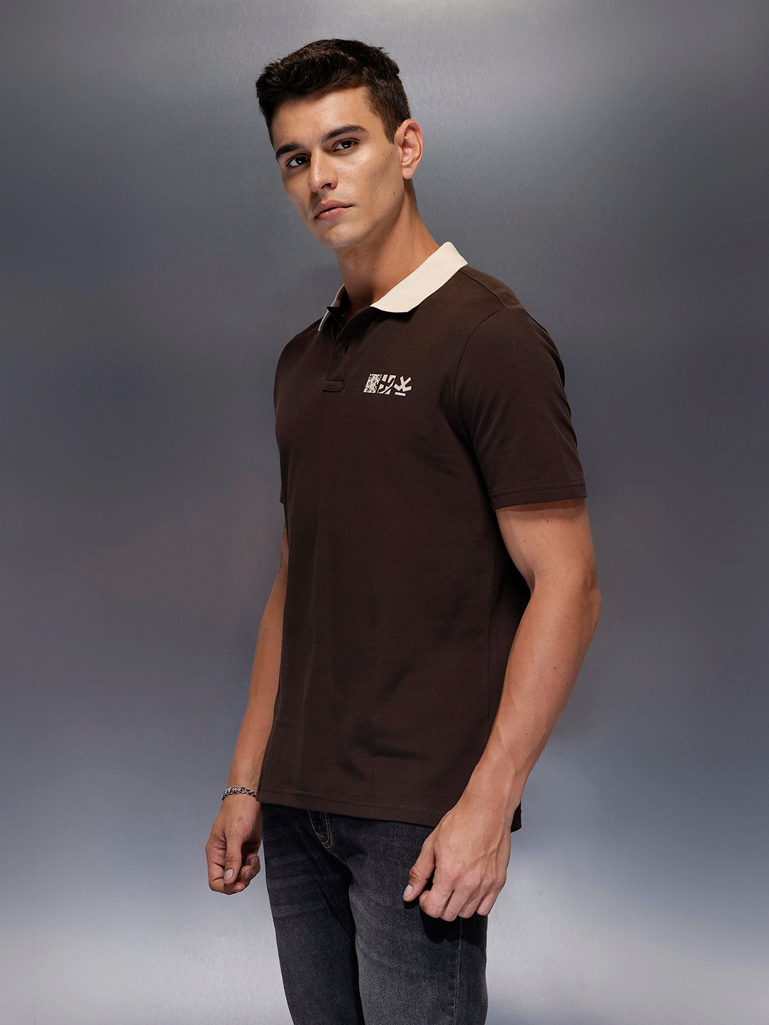 Men's slim-fit polo tee with contrast collar & graphic chest print | Brown