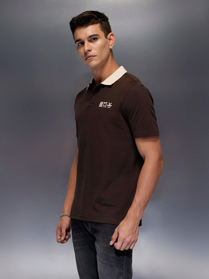 Men's slim-fit polo tee with contrast collar & graphic chest print | Brown