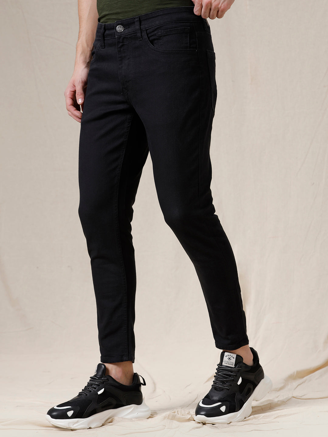 Solid Black Cropped Fit Jeans
