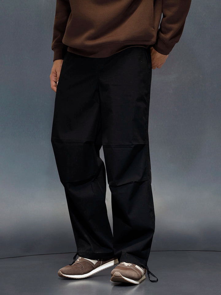 Men's loose fit trouser with draw string in the hem  | Black