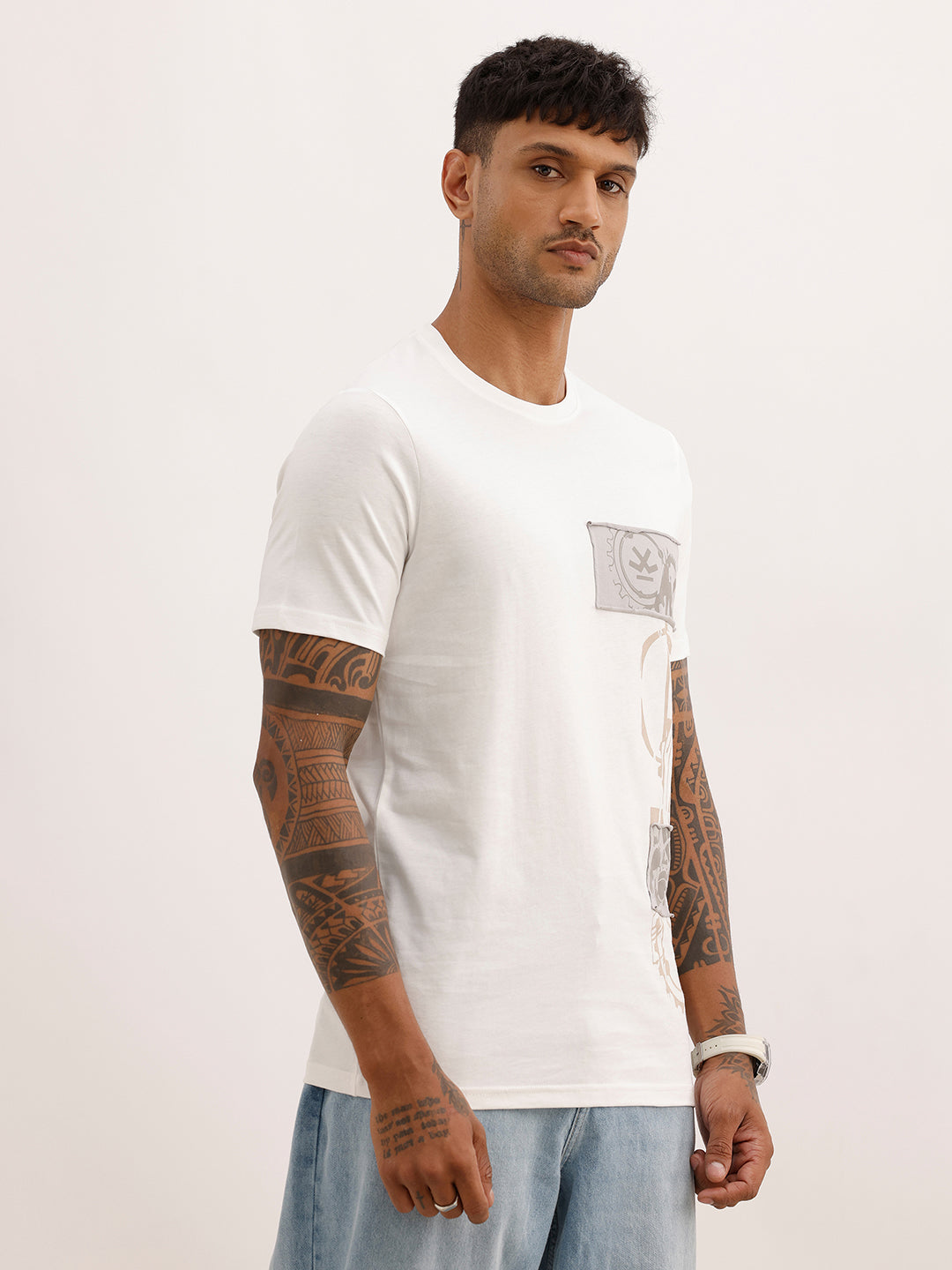 Slim Fit Patch Detail T-Shirt | Off White | WTS02HSSL1583S