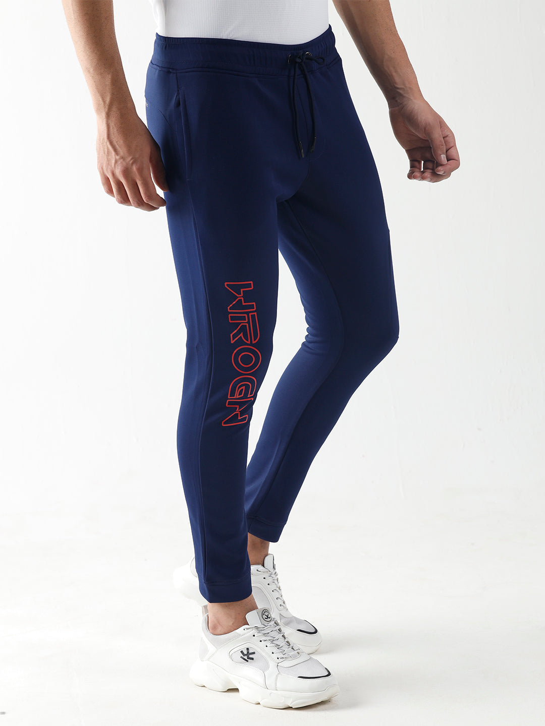 Active jogger with contrast print