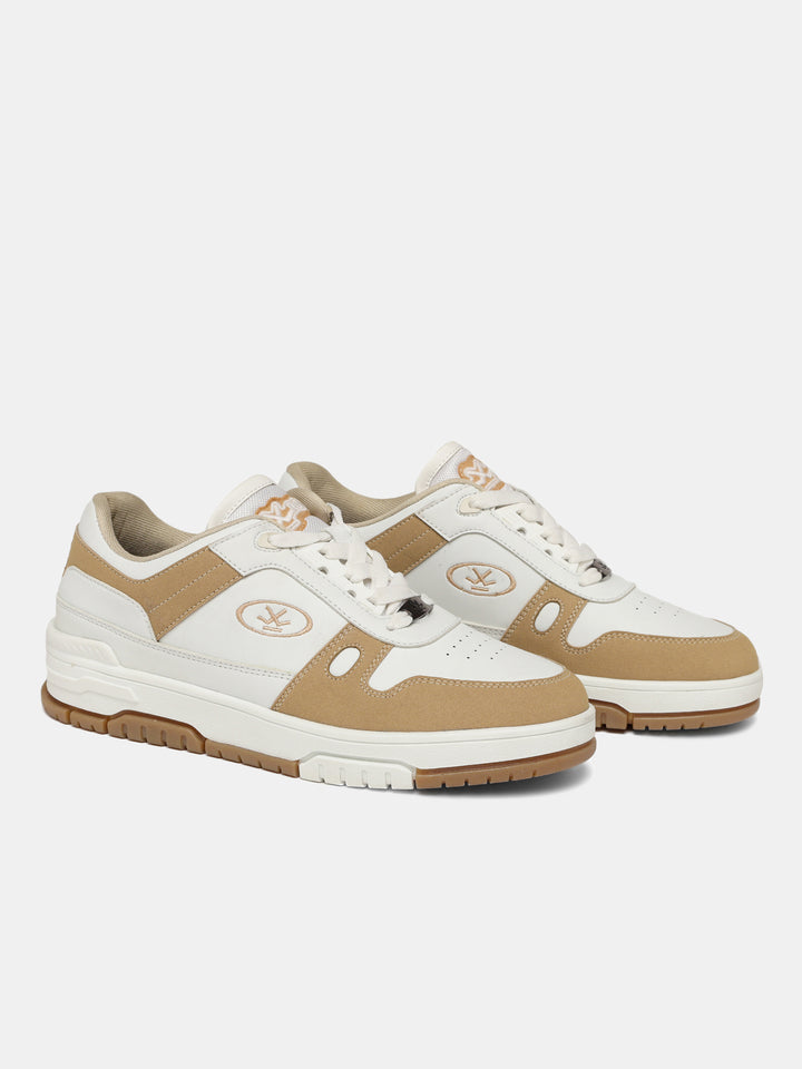 Sneakers  |  Greyhound Tanline