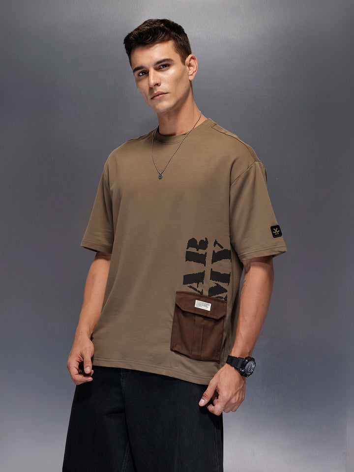 Men's contemporary oversized t-shirt with printed accent and flap pocket | Olive