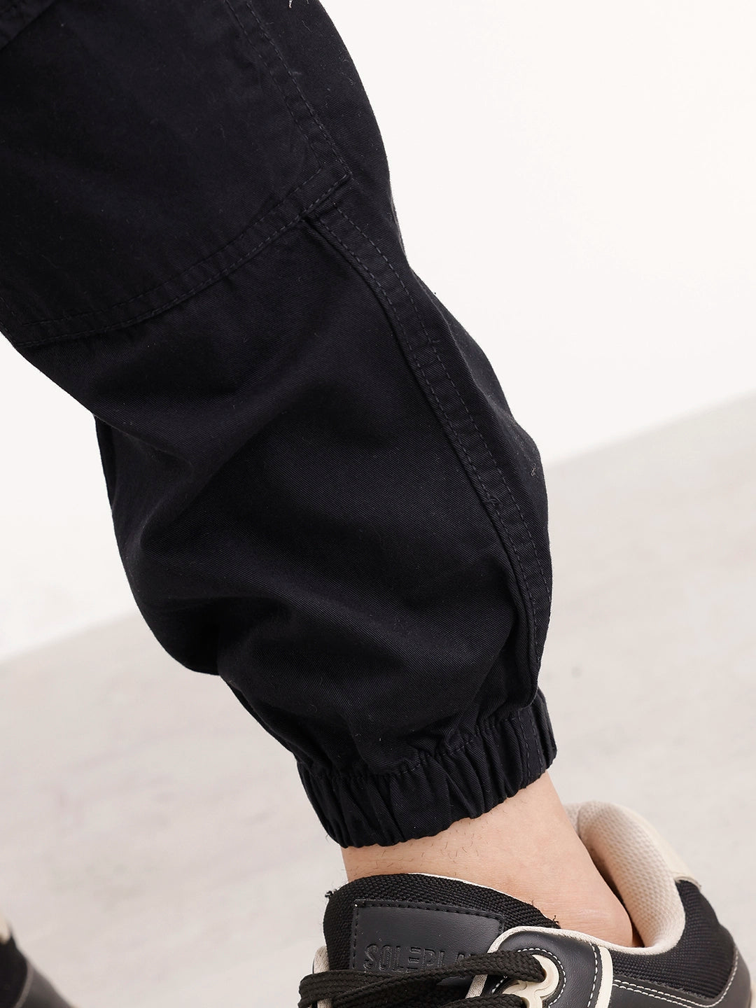 Classic Relaxed Fit Cargo Joggers | Black