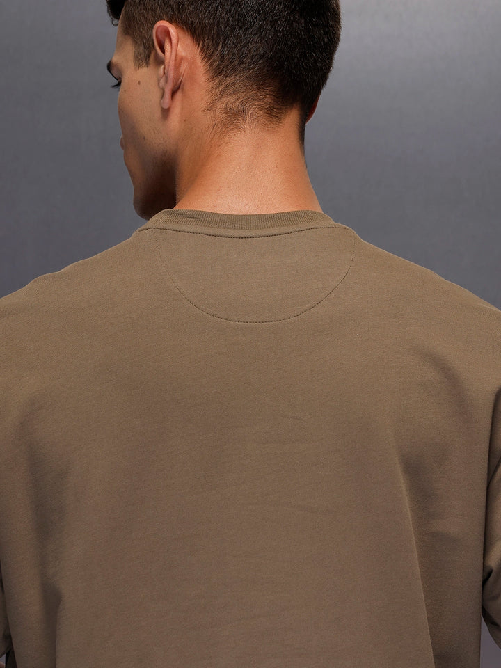 Men's contemporary oversized t-shirt with printed accent and flap pocket | Olive