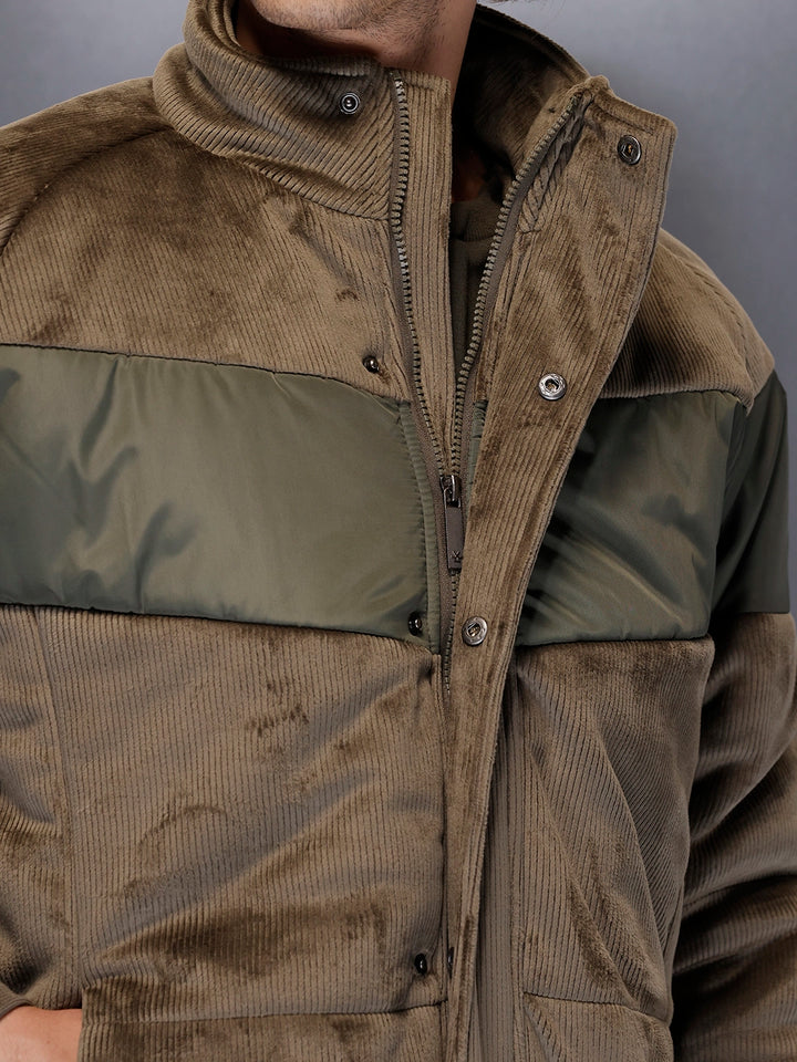 Men’s textured corduroy puffer with contrast panels | Dark olive