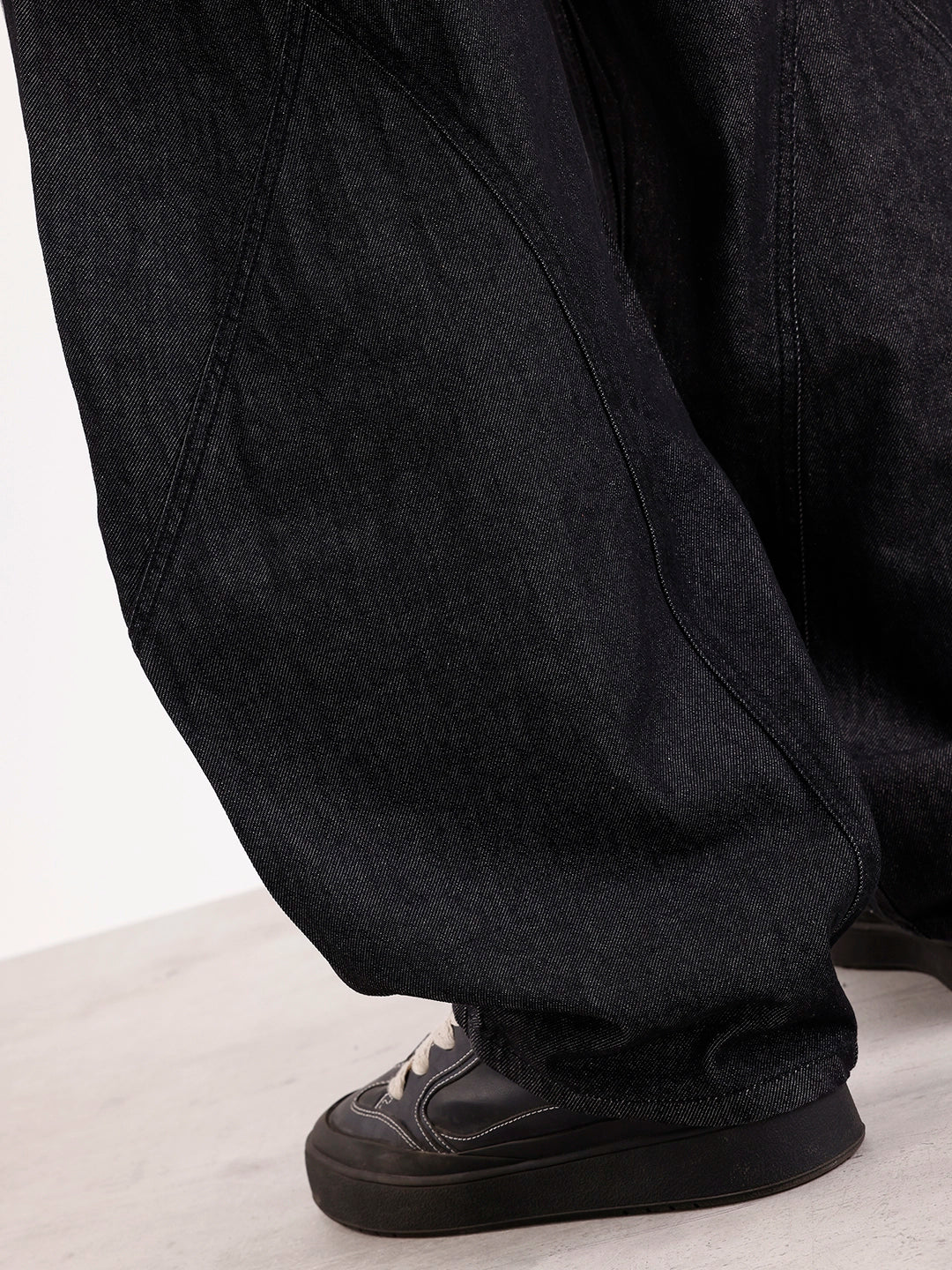 Classic Baloon Fit Jeans   |  Black