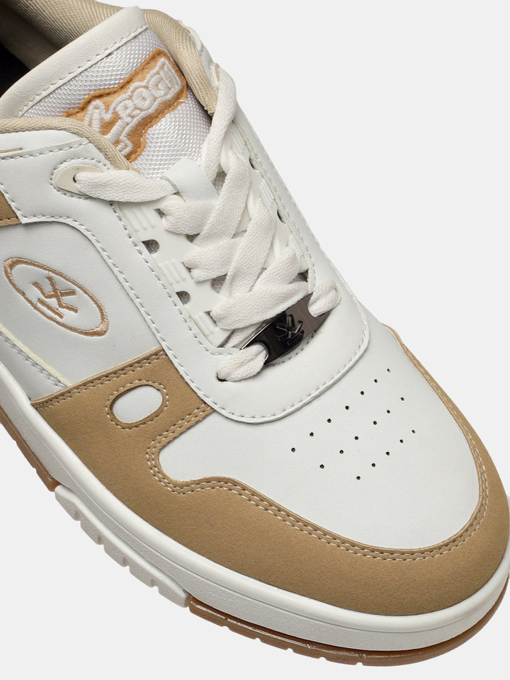 Sneakers  |  Greyhound Tanline