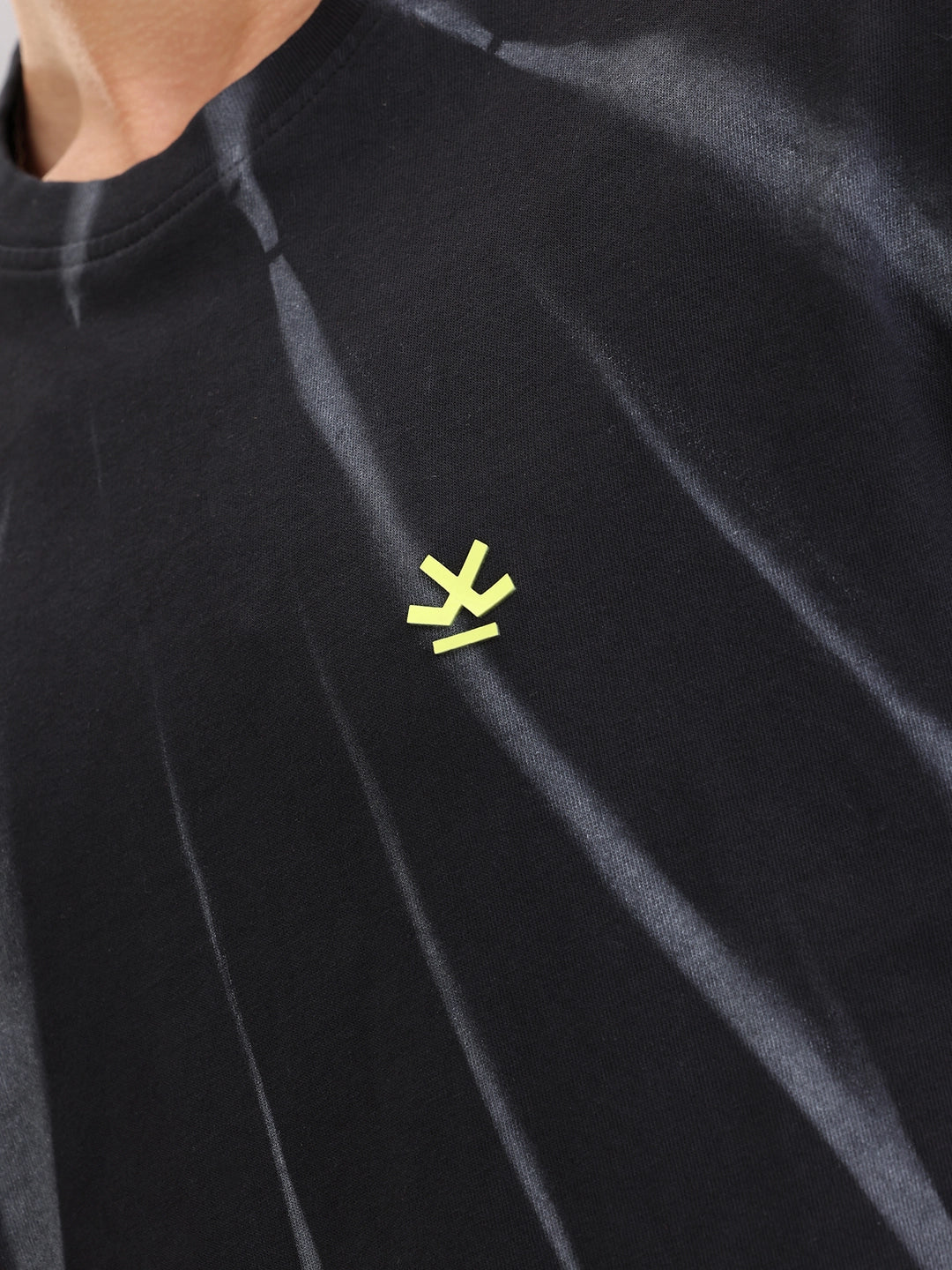 Grunge Look Oversized Fit T-shirt With Hd Logo Print | Black