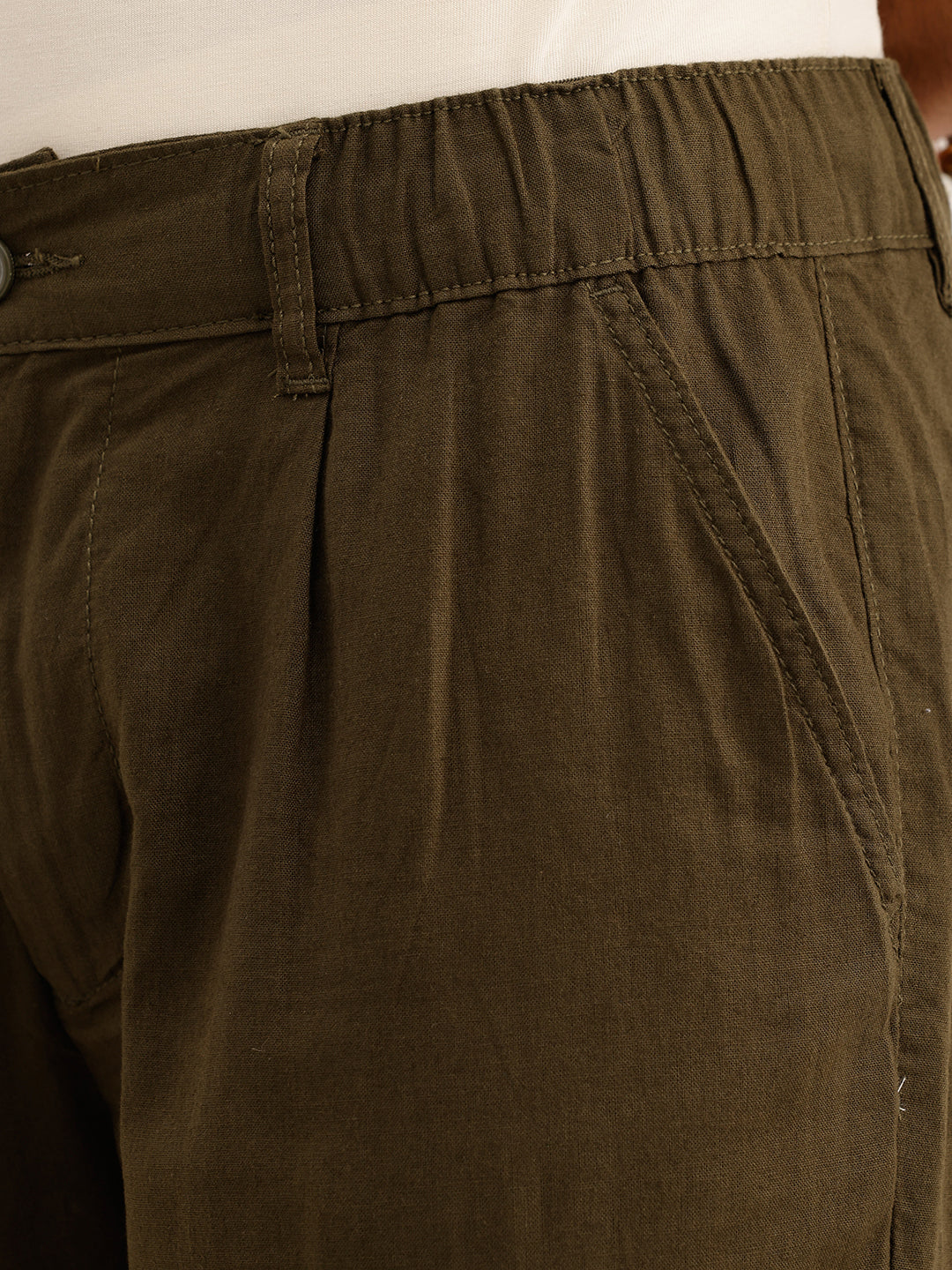 Classic Solid Slim Fit Pleated Shorts | Olive