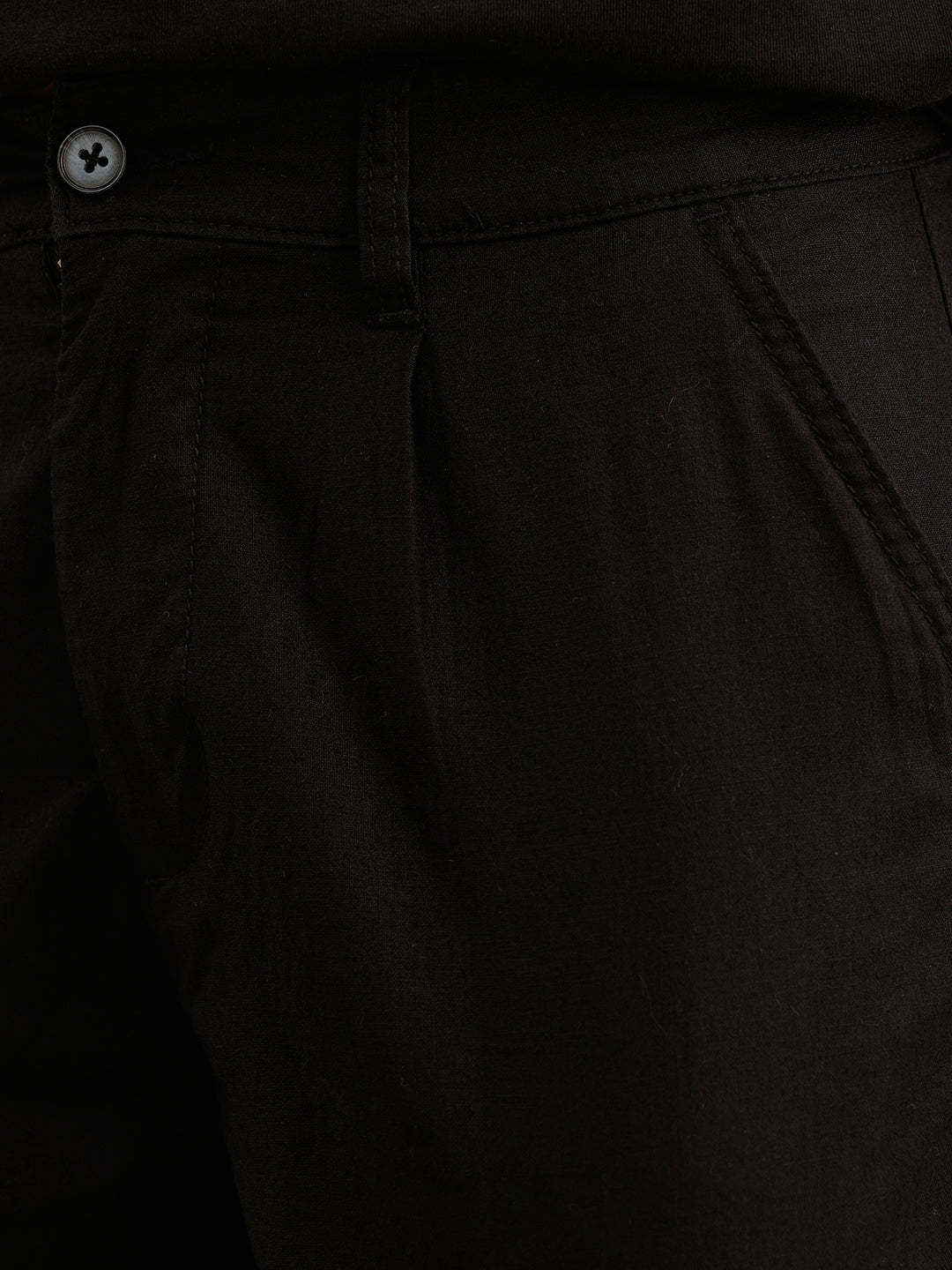 Classic Solid Slim Fit Pleated Shorts | Black