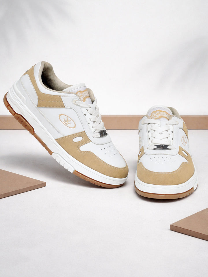 Sneakers  |  Greyhound Tanline
