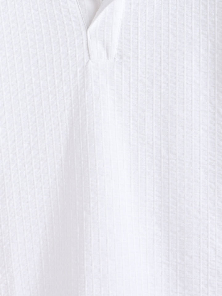 Resort Collar Textured Seersucker Fabric Polo T-Shirt  | Off White